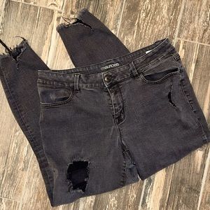 Maurice’s Sz XL Reg Distressed Black Denim Jean Jegging